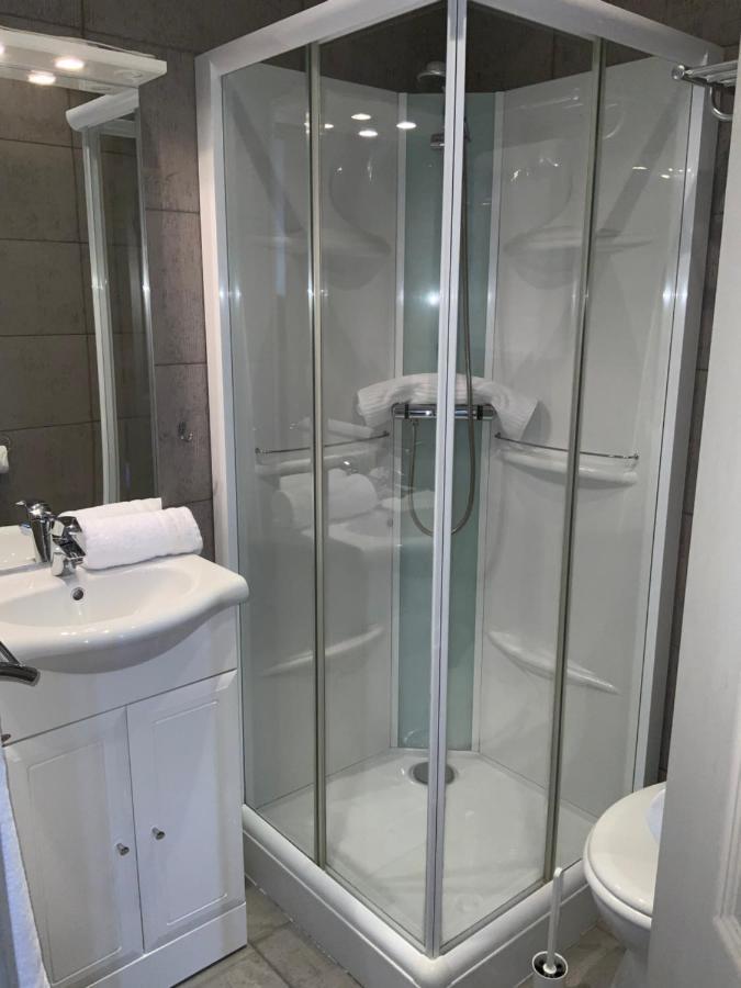 Les 3 Rois By Yy Hotel Villers-Bocage  Kültér fotó