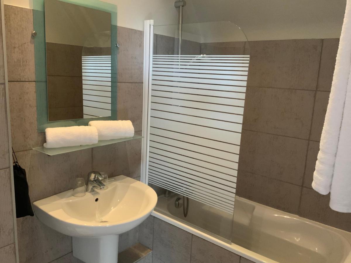Les 3 Rois By Yy Hotel Villers-Bocage  Kültér fotó